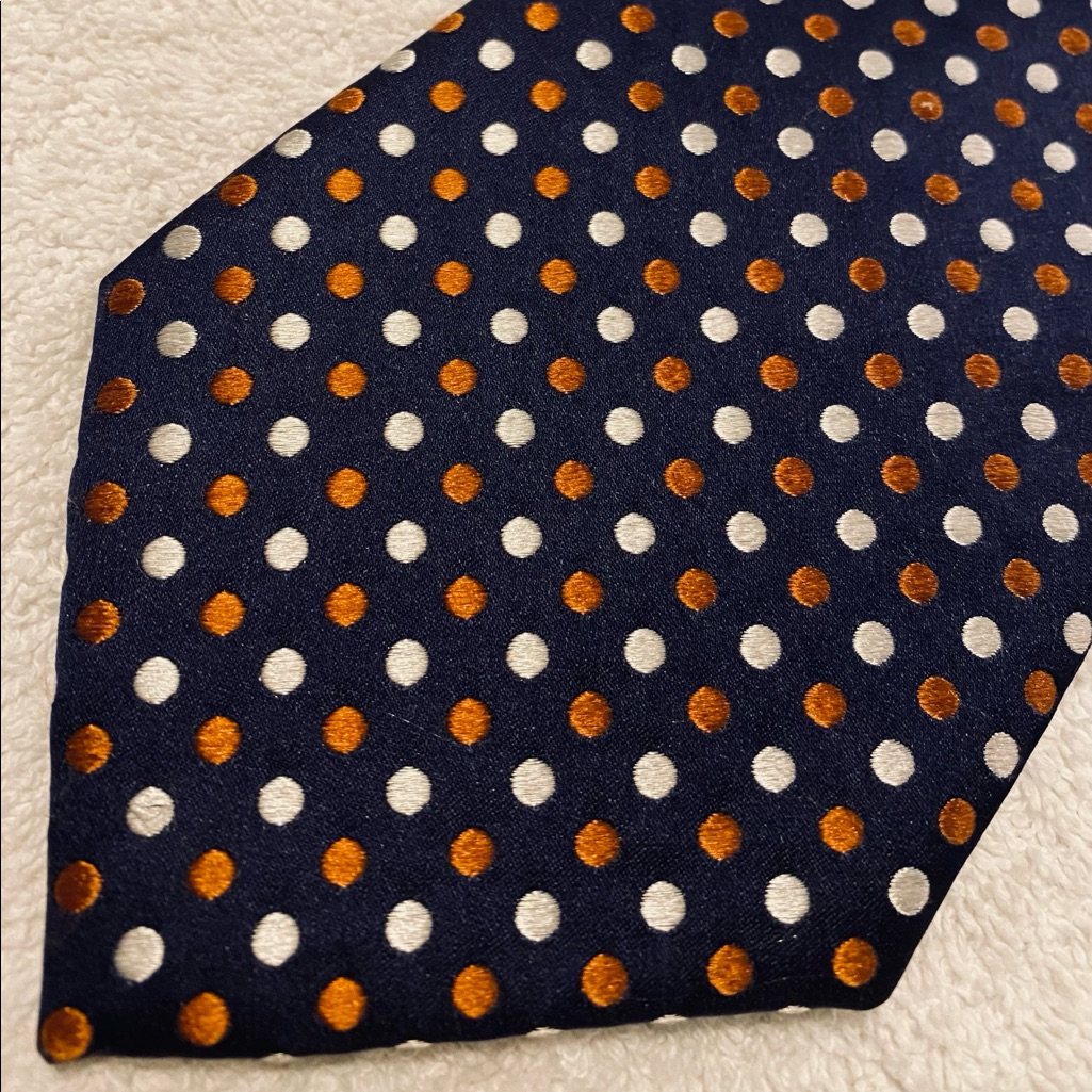 Brand New Stylish Tie By Geoffrey Beene